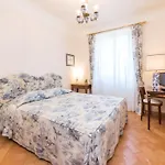 Borgo Colle Ridente 13, Emma Villa Camerino