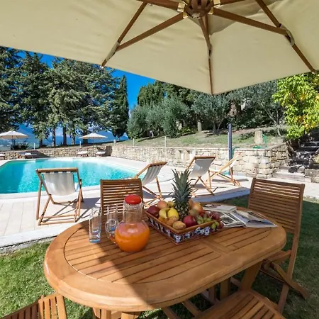 Borgo Colle Ridente 13, Emma Camerino