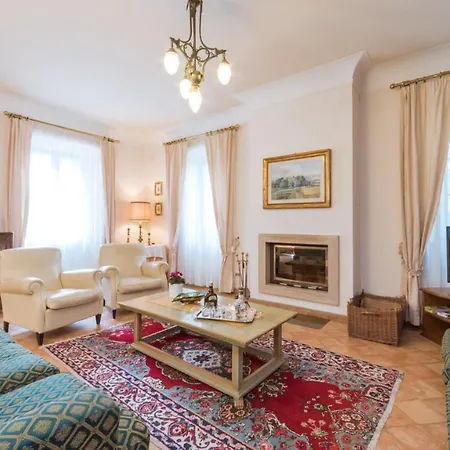 Borgo Colle Ridente 13, Emma Camerino