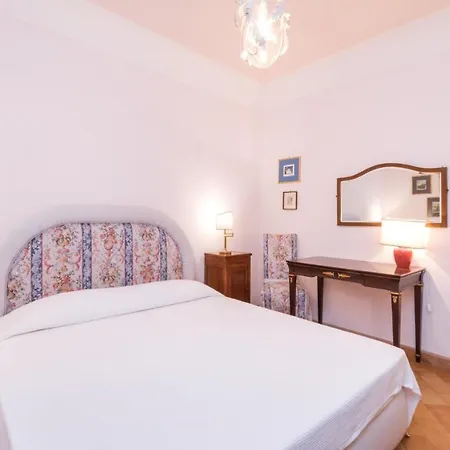 Borgo Colle Ridente 13, Emma *