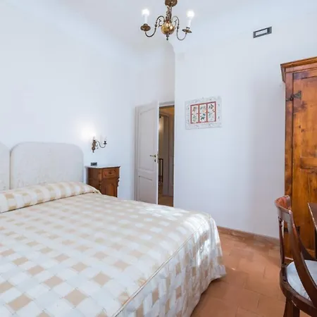 Borgo Colle Ridente 13, Emma Villa Camerino