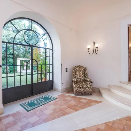 Borgo Colle Ridente 13, Emma Villa Camerino
