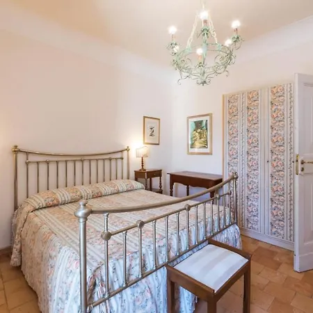 Borgo Colle Ridente 13, Emma *