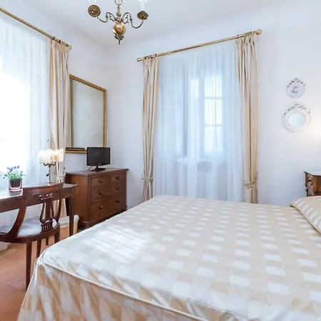 Borgo Colle Ridente 13, Emma Villa *