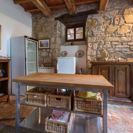 Borgo Colle Ridente 13, Emma Camerino